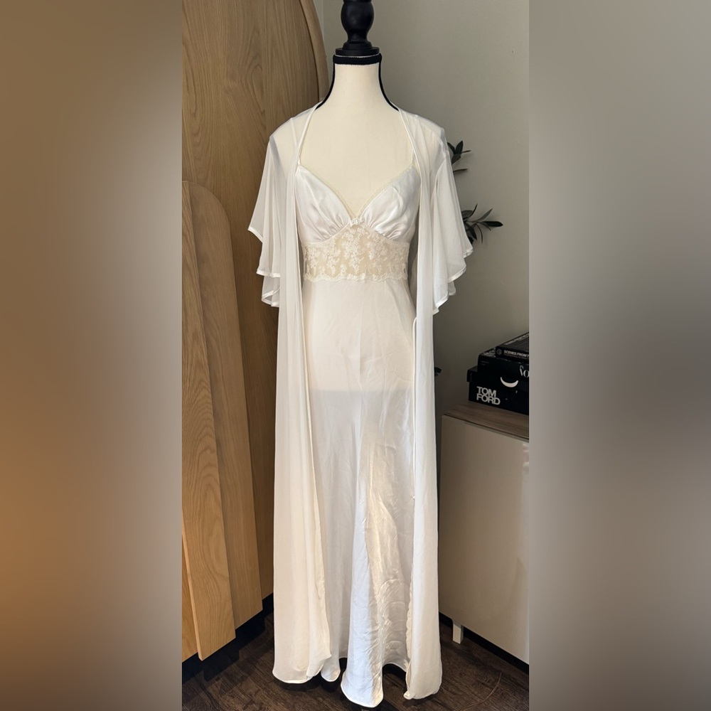 NWT In Bloom Bridal Nightgown and Robe Set - S